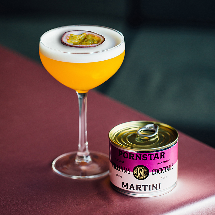 Williams Pornstar Martini mit Passionsfrucht im Cocktailglas