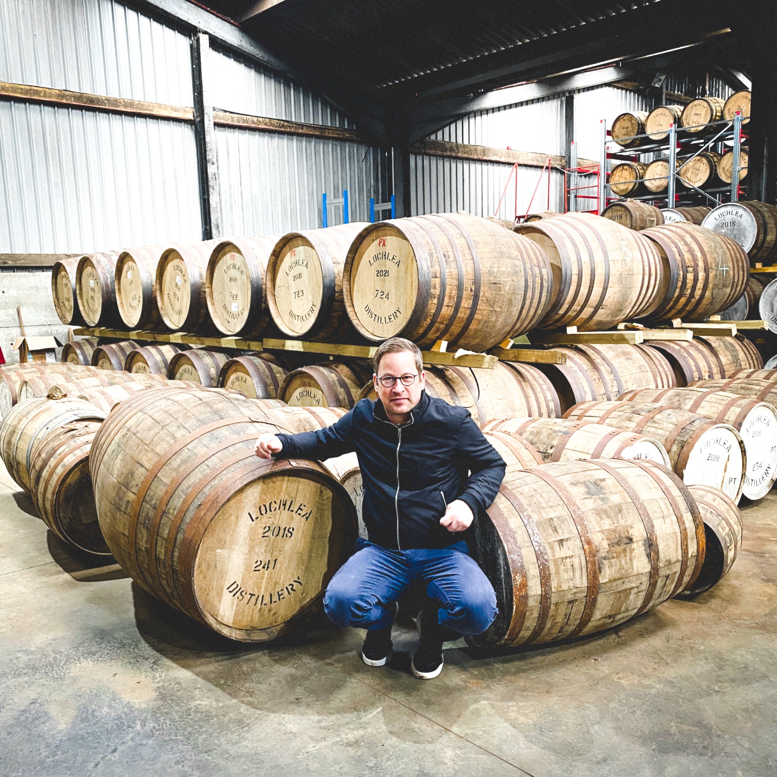Sascha beim Besuch im Fasslager der Lochlea Distillery in Schottland